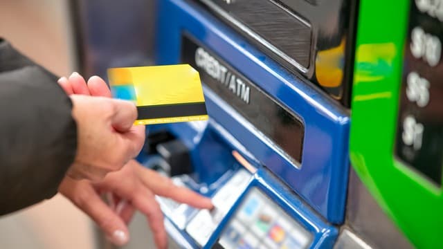 אלה שיש להם אלה שאין להם 1